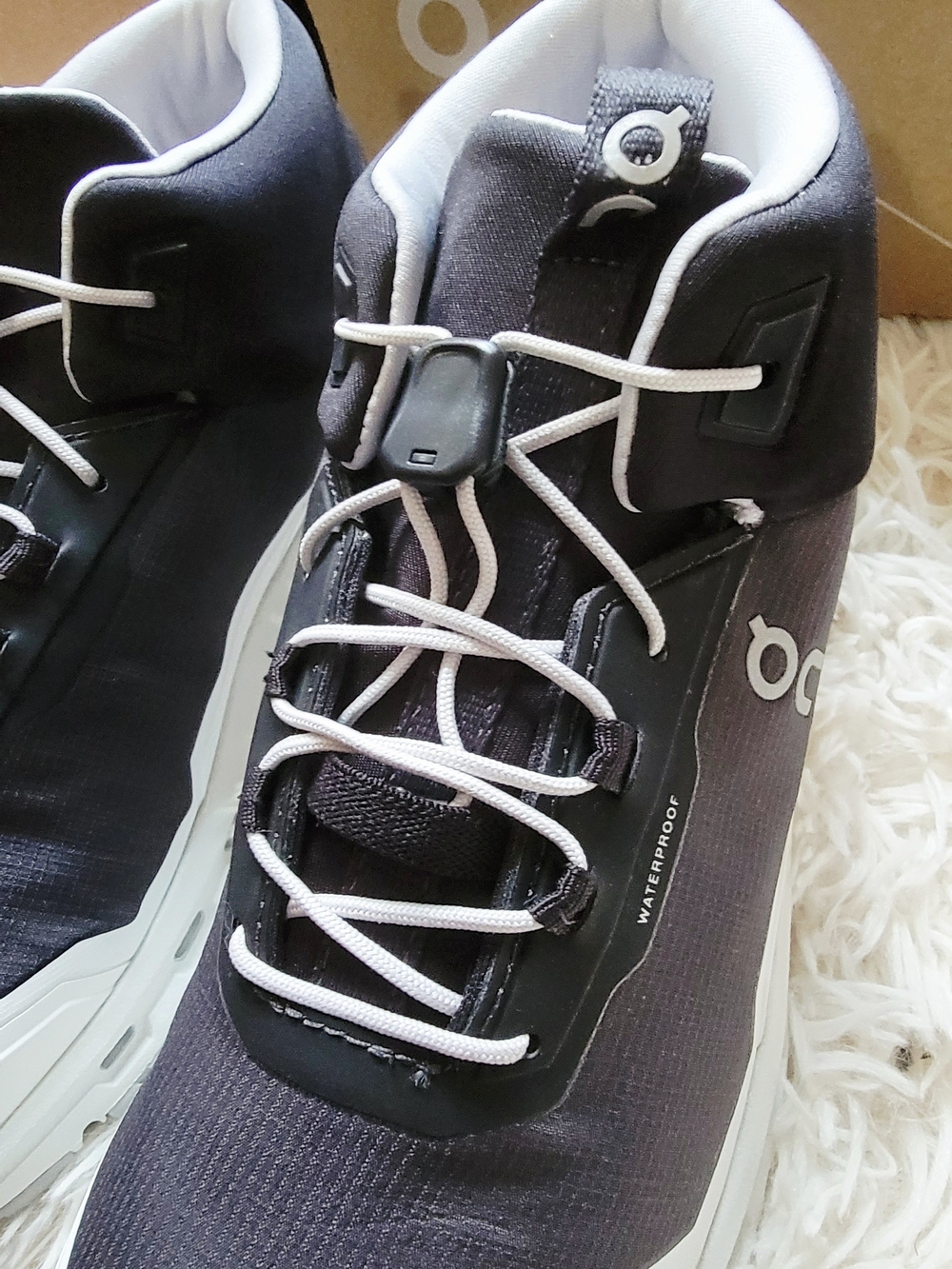 On Kid's Cloudhero Waterproof Mid-Top Trail Sneakers in Gray and White Sz Y5 - Picture 7 of 9